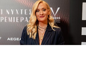 Η Δέσποινα Βανδή υιοθέτησε μία από τις πιο hot φθινοπωρινές τάσεις στο styling φορώντας ένα φόρεμα από τη Zara