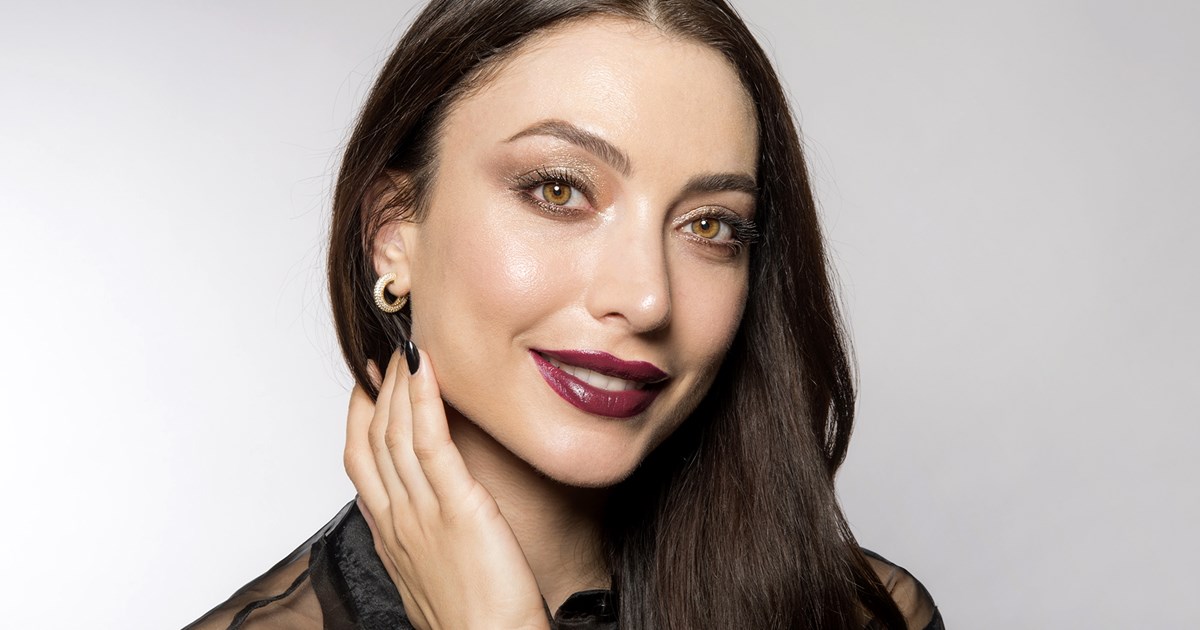 Holiday Party Glam | Πώς να πετύχεις το πιο εντυπωσιακό μακιγιάζ για τα γιορτινά parties