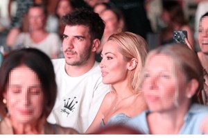 Στο πλευρό του Φώτη Ιωαννίδη η Ελένη Βουλγαράκη | Οι πρώτες φωτογραφίες από το ταξίδι της στη Λισαβόνα