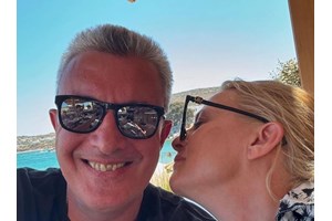 Όταν ο Νίκος Χατζηνικολάου φόρεσε τη φόρμα του και έπαιξε τένις με τον Στέφανο Τσιτσιπά - εικόνα 2