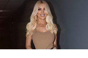 Η Κλέλια Ανδριολάτου με τα πιο ιδιαίτερα λευκά σκουλαρίκια - Κοστίζουν κάτω από 20 ευρώ και θα τα βρεις στη Zara - εικόνα 4