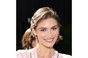 Dots Nails | H mininal τάση στο μανικιoύρ που κάνει θραύση στα social media τώρα