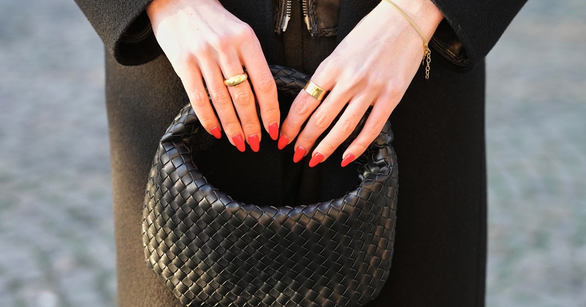 Η Σταματίνα Τσιμτσιλή δίνει το καλύτερο inspo για τα νύχια του Αγίου Βαλεντίνου