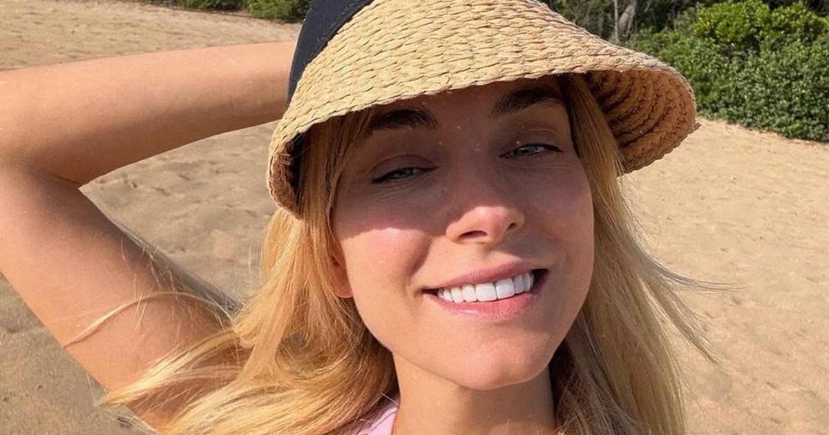 Η Ευγενία Σαμαρά με το πιο cute λευκό μπικίνι | Βρίσκεται σε έκπτωση στη Zara - εικόνα 2