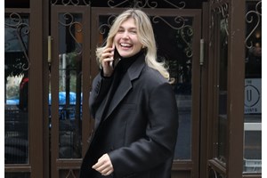 Η Τζένη Μελιτά με το φόρεμα από τη Zara που θα βάλεις στο date night σου