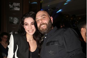 Mother - daughter goals | Η Ανατολή Κουινέλη χέρι - χέρι με τη μαμά της στην παραλία της Θεσσαλονίκης - εικόνα 5