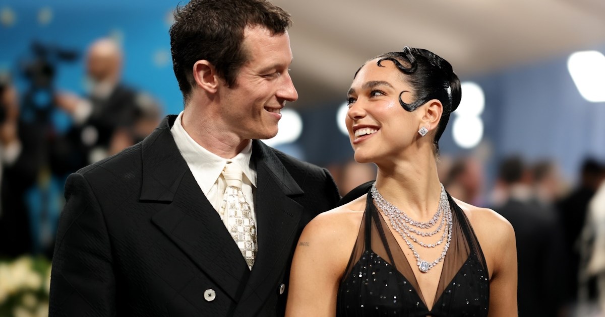 Η Dua Lipa αρνείται κατηγορηματικά ότι απέλυσε τον συνεργάτη της μετά την υπογραφή του σε επιστολή ενάντια στο συγκρότημα Kneecap - εικόνα 4