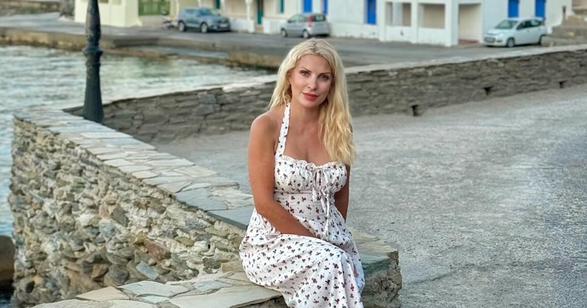 Όπως δεν την έχουμε ξαναδεί | Η Ελένη Μενεγάκη με τις πιτζάμες της στο σαλόνι του σπιτιού της - εικόνα 3