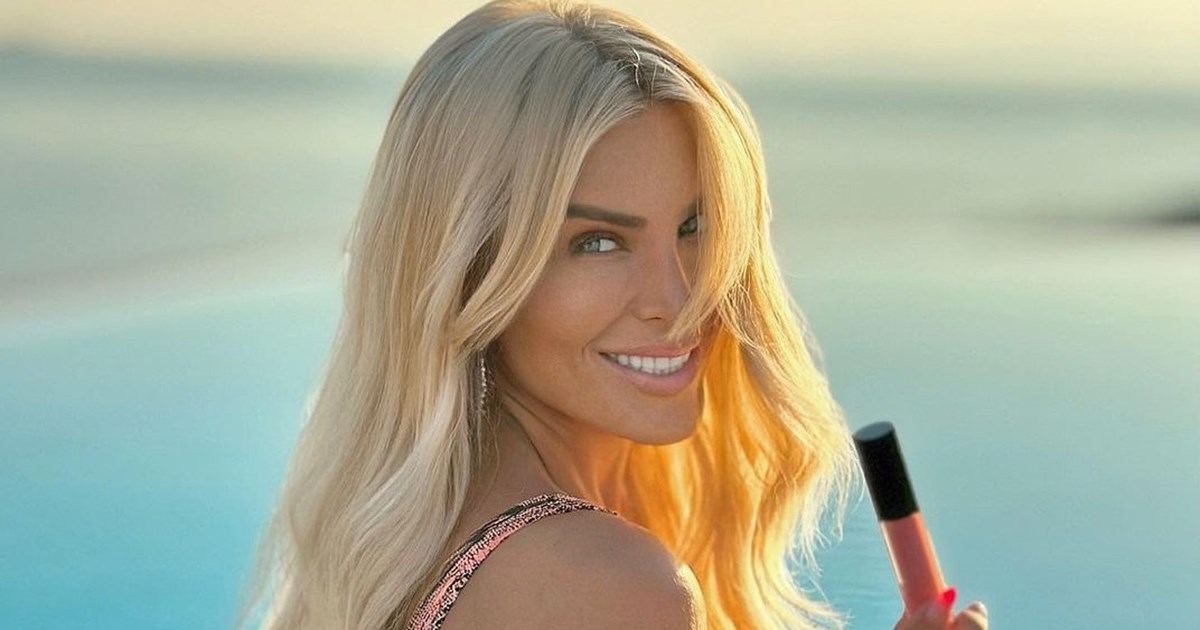 Κατερίνα Καινούργιου | Το νέο αγαπημένο της gloss χαρίζει τα πιο juicy χείλη χωρίς να κολλάει