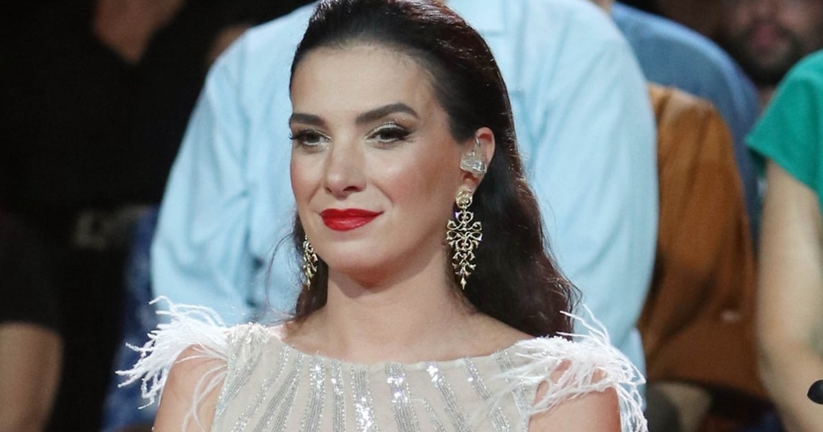 Στο Ηρώδειο η Φωτεινή Δάρρα | Ποζάρει στα λευκά αγκαλιά με την πανέμορφη κόρη της - εικόνα 2