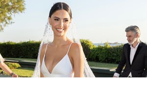 Είναι τελικά έγκυος; Η Αλεξάνδρα Νίκα ποζάρει ξυπόλυτη σε σκάφος με αέρινο καφτάνι - εικόνα 2