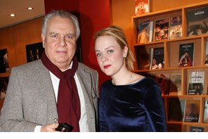 Καταρρακωμένη η Λένα Παπαληγούρα στην κηδεία του πατέρα της, Αναστάσιου - εικόνα 9