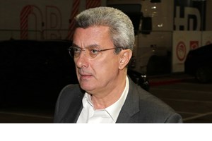 Ο γιος του Νίκου Χατζηνικολάου έγινε 17 ετών | Η τρυφερή φωτογραφία από τα παιδικά του χρόνια αγκαλιά με τον μπαμπά του - εικόνα 2