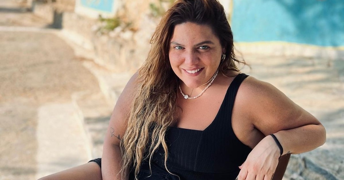 Στον ειδυλλιακό κήπο της Δανάης Μπάρκα | Η πολύ οικονομική πολυθρόνα που χαλαρώνει τις Κυριακές της - εικόνα 4