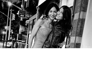 Η Άννα Βίσση με μαύρο μπικίνι | Οι διακοπές της με τη Σοφία Καρβέλα σε εξωτικό προορισμό