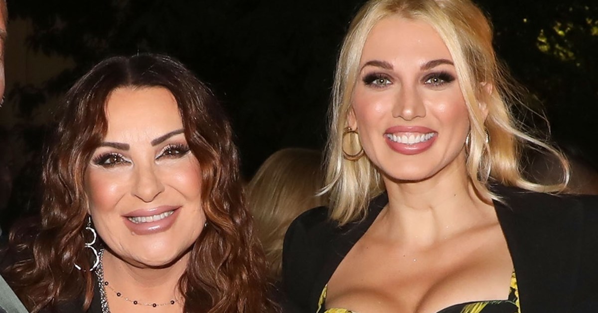 Με κομψό μωβ μπικίνι στα γαλαζοπράσινα νερά της Κρήτης | Η Ναταλία Γερμανού αποχαιρετά το καλοκαίρι - εικόνα 2