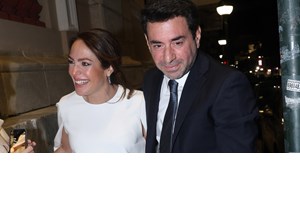 Η Δόμνα Μιχαηλίδου λίγο πριν γίνει μαμά | Η βραδινή εμφάνιση με καφέ σύνολο - εικόνα 2