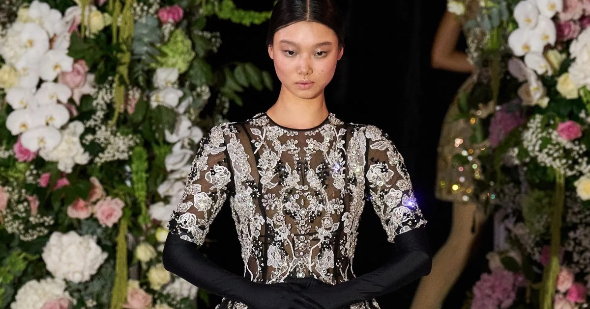 London Fashion Week | To “quiet luxury” χτένισμα που αναμένεται να επικρατήσει στις τάσεις αποπνέει μια απίστευτη κομψότητα