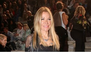 Μαριάννα Λάτση | Ποζάρει λαμπερή και χαρούμενη στον πολυτελή κήπο του σπιτιού της