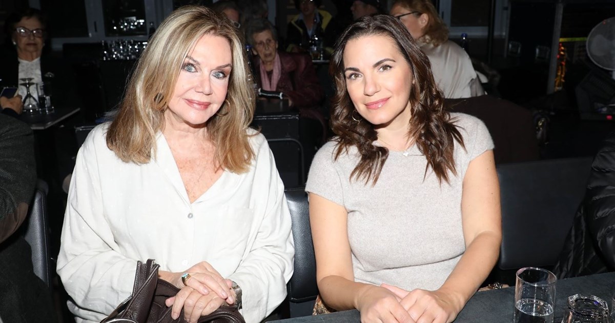 Η Όλγα Κεφαλογιάννη με την Αγάπη Πολίτη σε αφιέρωμα για τον Νίκο Ξυλούρη - εικόνα 6