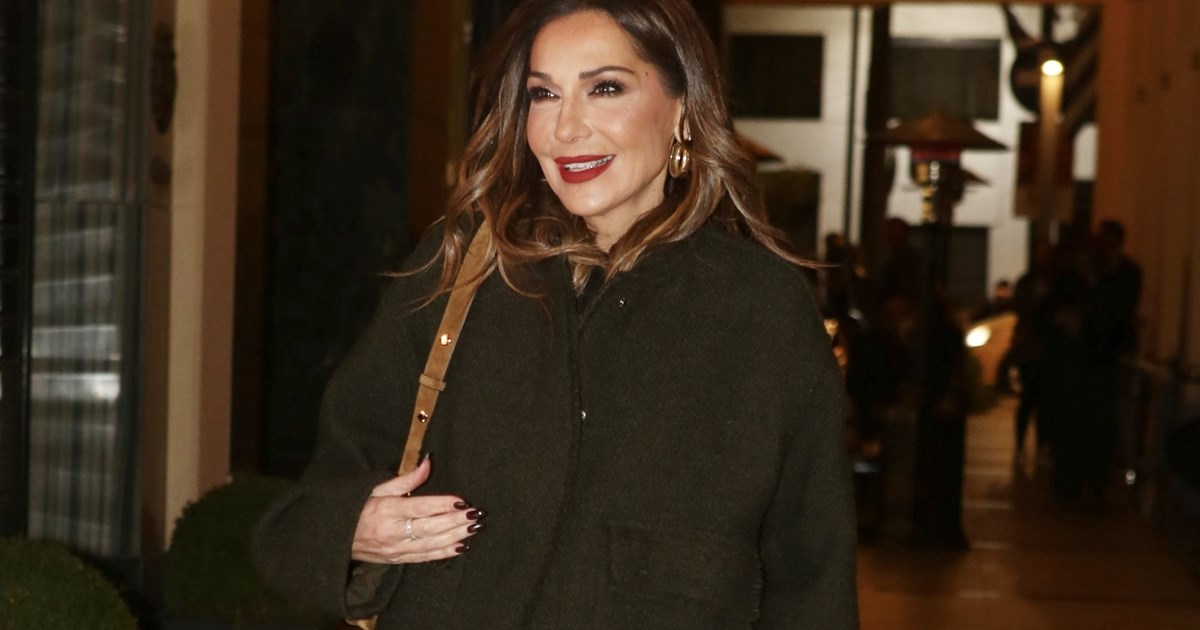 Δέσποινα Βανδή | Το ανέμελο look με floral μπικίνι στις πασχαλινές διακοπές με τον Βασίλη Μπισμπίκη