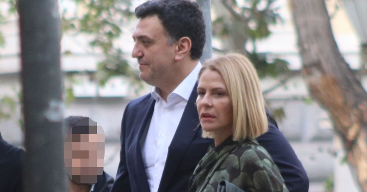 'Ελενα Χαραλαμπούδη | Ποιος είναι ο γοητευτικός σύζυγος της "5 minute mum"