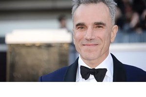 Ronan Day-Lewis | Ποιος είναι ο γιος του Daniel Day - Lewis που συνόδευσε τον μπαμπά του στις Νύχτες Πρεμιέρας