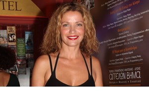 Παναγιώτα Βλαντή | Στην πρεμιέρα του Σωτήρη Τσαφούλια με chic look και τον σύζυγό της, Γιάννη Βλάχο - εικόνα 3