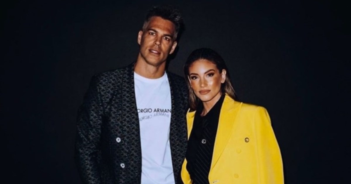 Στους καταρράκτες Ιγκουασού η Αθηνά Οικονομάκου | Ποζάρει με κόκκινο ολόσωμο μαγιό στο ηλιοβασίλεμα - εικόνα 3