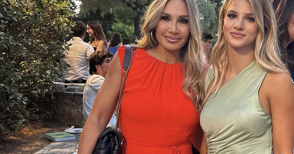 "Just one daughter left" | Η Ελένη Πετρουλάκη ποζάρει με την πανύψηλη Ηλιάνα Ίβιτς - εικόνα 4