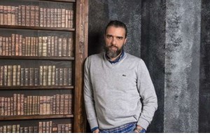 Σωτήρης Τσαφούλιας | Αγκαλιά με την κόρη του, Δέσποινα σε θεατρική πρεμιέρα - εικόνα 2