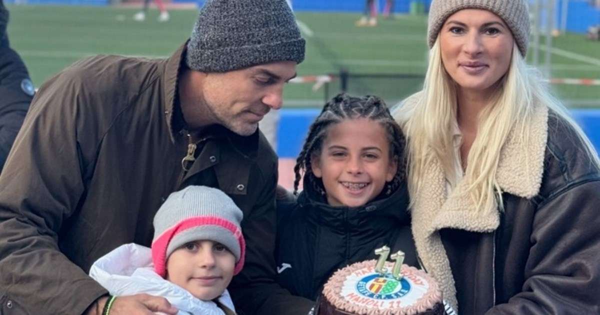 Μαλένα Χανταμπάκη | Με τον μπαμπά της και τη σάκα της στην πλάτη στην πρώτη της μέρα στο σχολείο στην Ισπανία - εικόνα 4