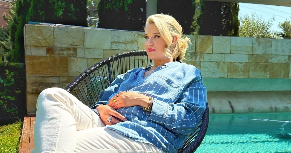 "Στην αγκαλιά της μαμάς του" | Η Τζένη Θεωνά μόλις μοιράστηκε το πιο γλυκό βίντεο με το μωρό της - εικόνα 4