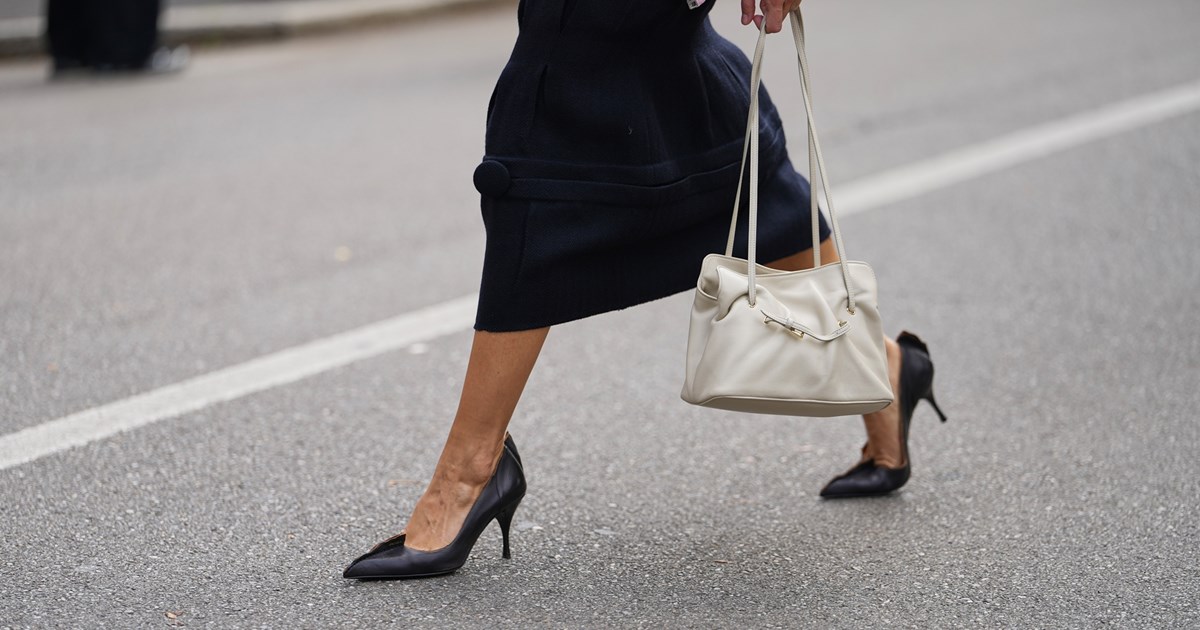 Τα βελούδινα μποτάκια από τη Stradivarius που θα φοράς στις all day εμφανίσεις σου