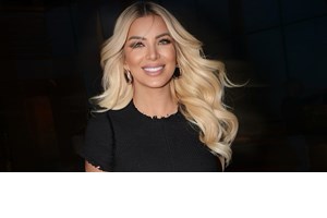 Με ροζ μπαλόνι στο πλατό η Κατερίνα Καινούργιου | "Αυτό θα μείνει εδώ για καιρό"