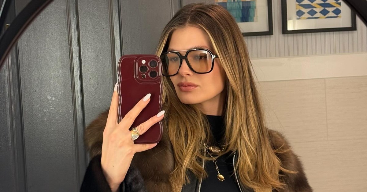 Λαμπεροί και ερωτευμένοι | Η Αμαλία Κωστοπούλου ποζάρει μαζί με τον αρραβωνιαστικό της - εικόνα 3