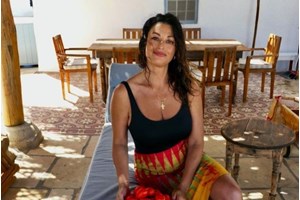 Η Δωροθέα Μερκούρη σε σπάνια εμφάνιση με την αδελφή της | Πόσο μοιάζουν