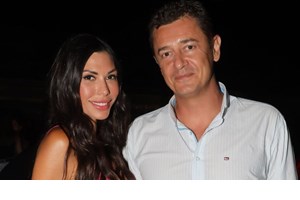 Couple goals για Αντώνη Σρόιτερ & Ιωάννα Μπούκη | Η βραδινή έξοδος σε γνωστό νυχτερινό κέντρο - εικόνα 6