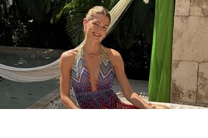 Η Αμαλία Κωστοπούλου με το ολόσωμο μαγιό που πρέπει να υπάρχει στη συλλογή σου