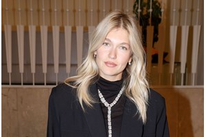 Couple goals | Η Κλέλια Ανδριολάτου απολαμβάνει πρωινό στη θάλασσα μαζί με τον σύντροφό της