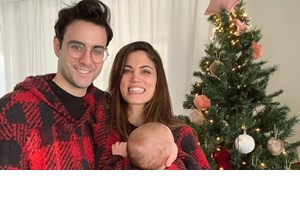 Ώρα ανανέωσης για τη Μαίρη Συνατσάκη | Οι λουλουδένιες λεπτομέρειες στο ανακαινισμένο μπάνιο της