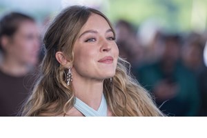 Sydney Sweeney | Η εντυπωσιακή μεταμόρφωση της με μακρύ καρέ και αφέλειες - εικόνα 2