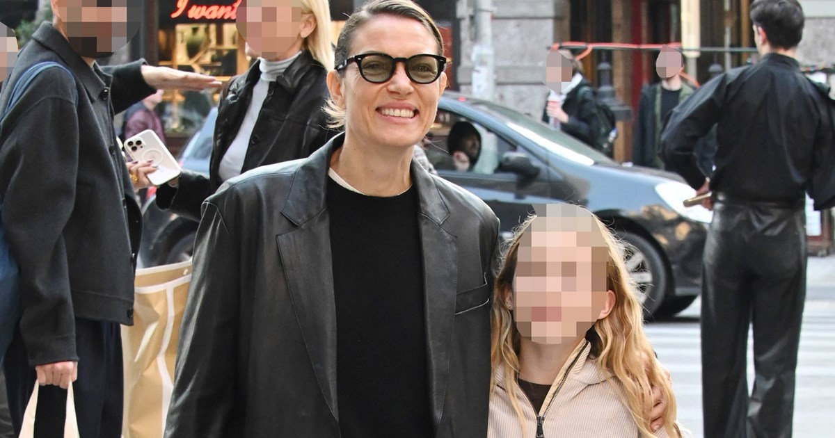 Βίκυ Καγιά | Απολαμβάνει το αγαπημένο της junk food στο κέντρο της Αθήνας - εικόνα 3