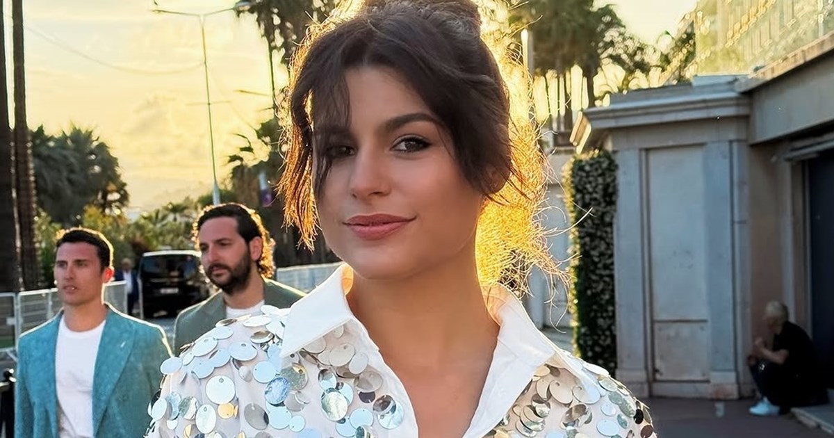 Η Ευγενία Σαμαρά με το πιο cute λευκό μπικίνι | Βρίσκεται σε έκπτωση στη Zara