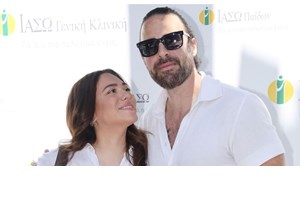 Ευρυδίκη Βαλαβάνη | Μας δείχνει το σώμα της με μαγιό 1,5 μήνα μετά τη γέννα