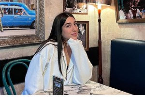 Κατερίνα Κακοσαίου | Η elegant εμφάνιση σε φωταγώγηση χριστουγεννιάτικου δέντρου στα νότια προάστια - εικόνα 7