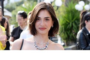 Καλεσμένη σε βάφτιση | Η Τζένη Μελιτά με το φόρεμα από τη Zara που μπορείς να φορέσεις