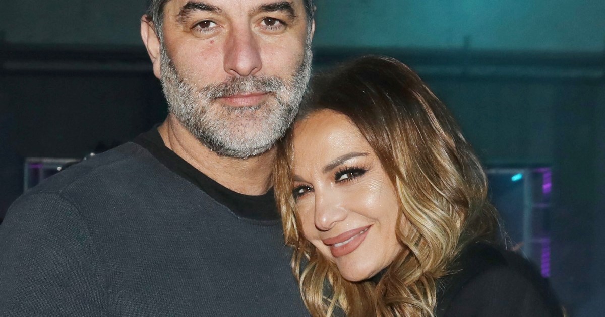 Δέσποινα Βανδή - Βασίλης Μπισμπίκης | Απολαμβάνουν το ουζάκι τους πλάι στο κύμα - εικόνα 4