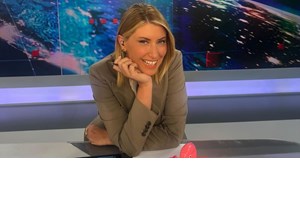 Στο γραφείο της Σίας Κοσιώνη | Η πρώτη φωτογραφία μετά την επιστροφή της από τις διακοπές - εικόνα 3