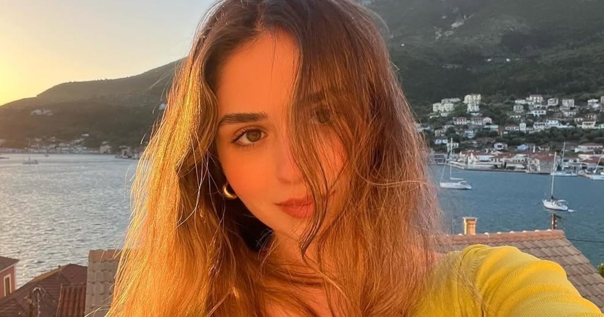 Βάσια Γκολφινοπούλου | Η τηλεοπτική "Σάντρα" μάς δείχνει το πανέμορφο γιορτινό σαλόνι της - εικόνα 2